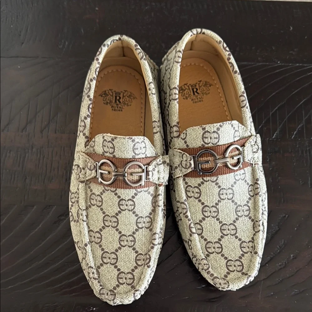 Total shoes Cream and Brown Dress Shoes with Monogram Print